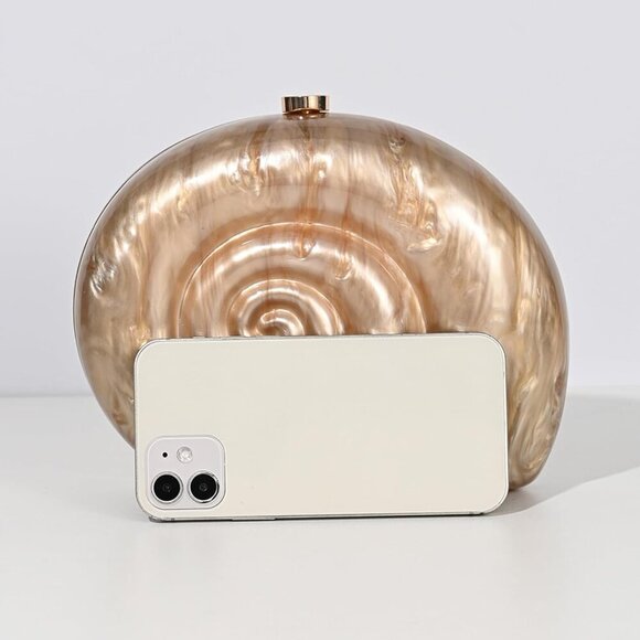 Elegant Acrylic Conch Shell Clutch Purse: Luxury Evening Handbag for Women - Picture 4 of 9